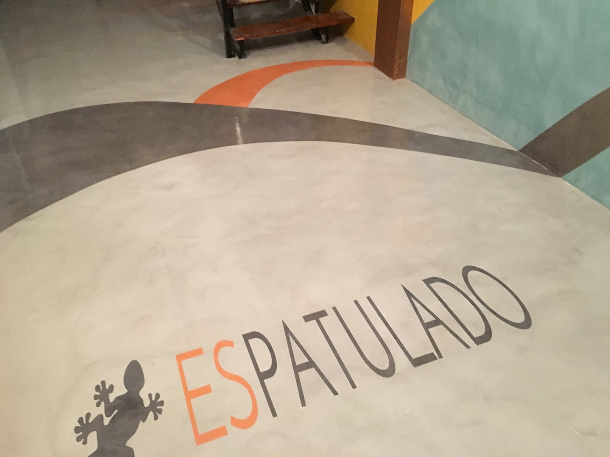 Espatulado, microcemento y pintura